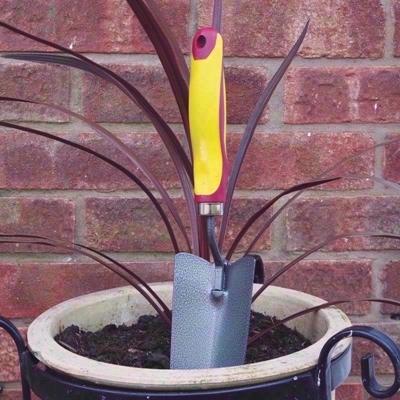 KINGFISHER-HAND-TROWEL_KINGFISHER_HAND_TROWEL_.jpeg